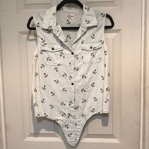 Tie-front Anchor top